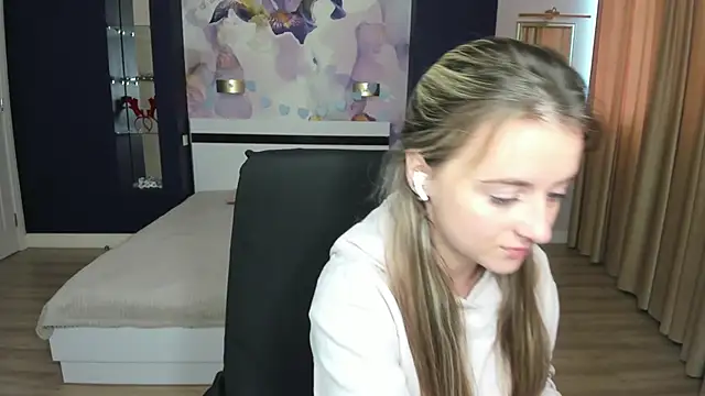 Snapshot of StasyStew chatting on 10.02.25 StasyStew online show from 10.02.25