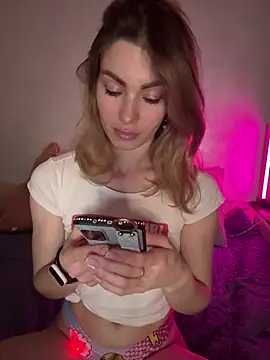 Snapshot of SweetDarling7 chatting on 03.21.25 SweetDarling7 online show from 03.21.25