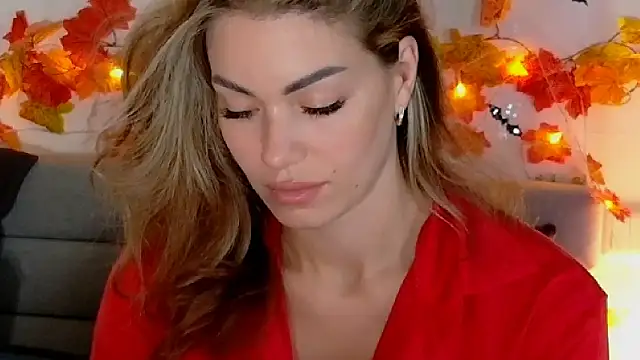 Snapshot of SweetDarling7 chatting on 10.27.25 SweetDarling7 online show from 10.27.25