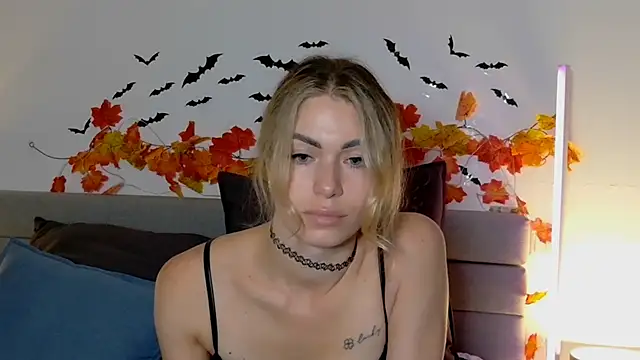 Snapshot of SweetDarling7 chatting on 10.29.25 SweetDarling7 online show from 10.29.25