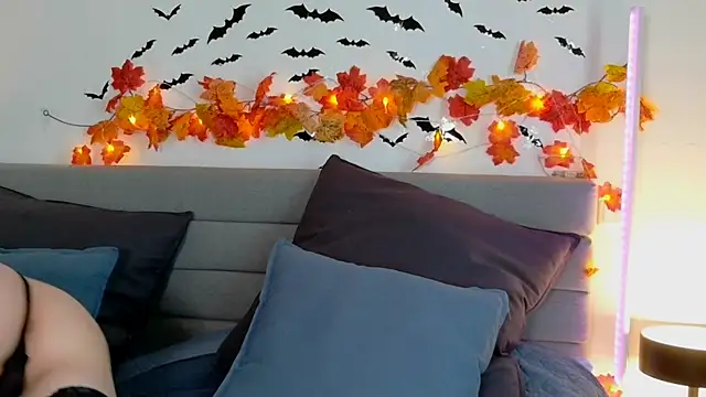 Snapshot of SweetDarling7 chatting on 10.31.25 SweetDarling7 online show from 10.31.25