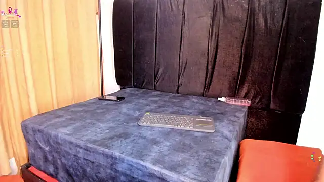 Maturecouple1 online show from 04.15.26