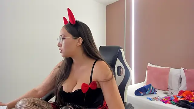 sophia martinezz  online show from 10.17.25