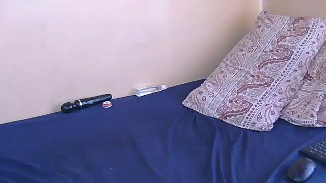 Snapshot of EbonyAlphaBitch chatting on 10.04.25 EbonyAlphaBitch online show from 10.04.25