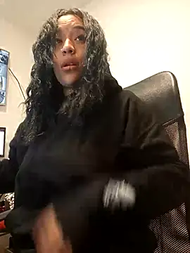 Snapshot of IsisBathory chatting on 03.14.25 IsisBathory online show from 03.14.25