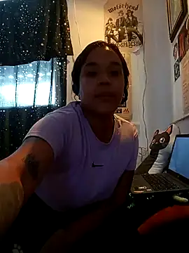 Snapshot of IsisBathory chatting on 03.15.25 IsisBathory online show from 03.15.25