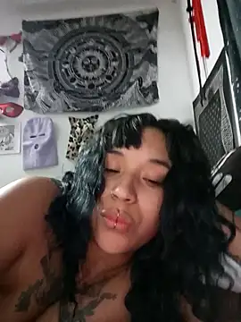 Snapshot of IsisBathory chatting on 03.18.25 IsisBathory online show from 03.18.25
