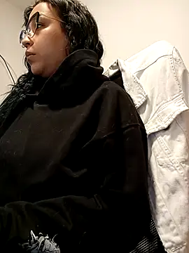 Snapshot of IsisBathory chatting on 03.21.25 IsisBathory online show from 03.21.25