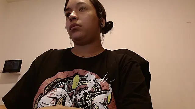 Snapshot of IsisBathory chatting on 03.22.25 IsisBathory online show from 03.22.25