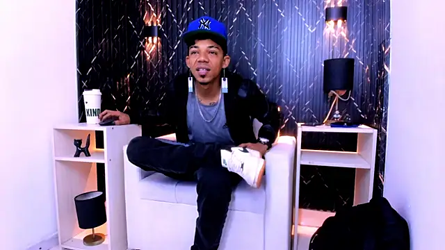 Snapshot of Gregory_Sforza chatting on 10.29.25 Gregory Sforza online show from 10.29.25