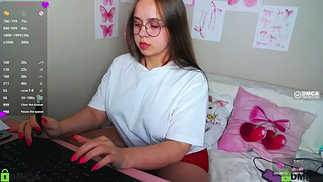 Snapshot of Lilysweet13 chatting on 09.19.25 Lilysweet13 online show from 09.19.25