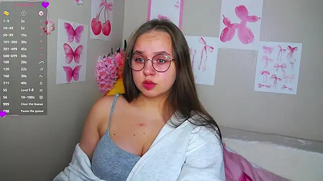 Snapshot of Lilysweet13 chatting on 09.26.25 Lilysweet13 online show from 09.26.25