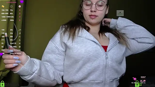 Snapshot of Lilysweet13 chatting on 10.20.25 Lilysweet13 online show from 10.20.25