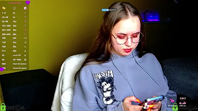 Snapshot of Lilysweet13 chatting on 11.10.25 Lilysweet13 online show from 11.10.25