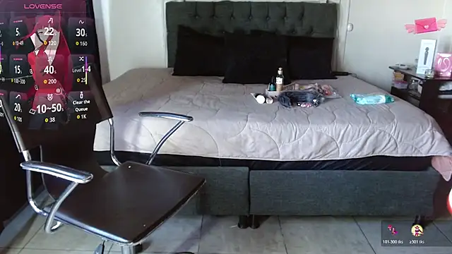 mia velvet1 online show from 11.12.25