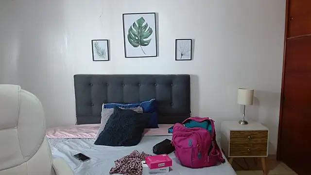 mia velvet1 online show from 11.20.25