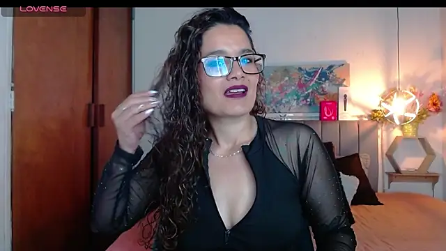 Snapshot of Rose_Thompson1 chatting on 09.29.25 Rose Thompson1 online show from 09.29.25