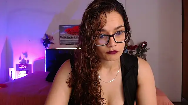 Snapshot of Rose_Thompson1 chatting on 10.17.25 Rose Thompson1 online show from 10.17.25