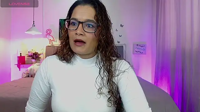 Rose Thompson1 online show from 04.15.26