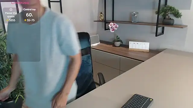 Snapshot of labrinthteasing chatting on 03.14.25 labrinthteasing online show from 03.14.25