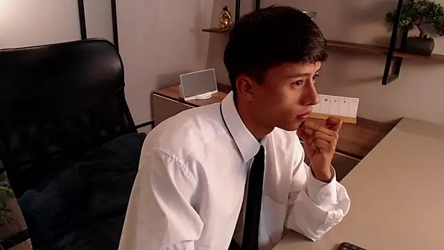 Snapshot of labrinthteasing chatting on 03.17.25 labrinthteasing online show from 03.17.25