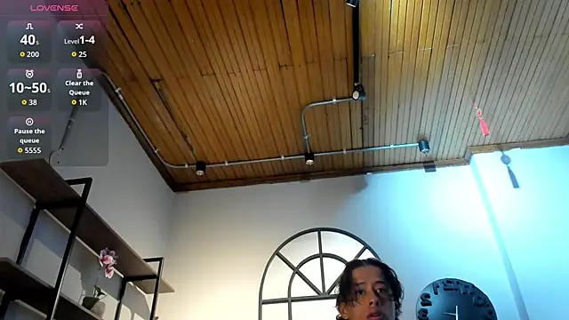 Snapshot of labrinthteasing chatting on 10.10.25 labrinthteasing online show from 10.10.25