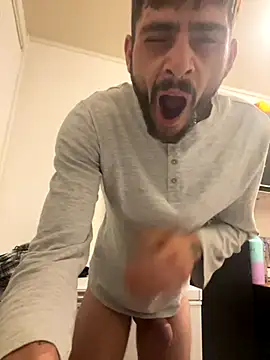 Snapshot of Hugo34bg chatting on 10.10.25 Hugo34bg online show from 10.10.25