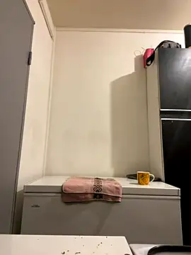 Snapshot of Hugo34bg chatting on 10.30.25 Hugo34bg online show from 10.30.25