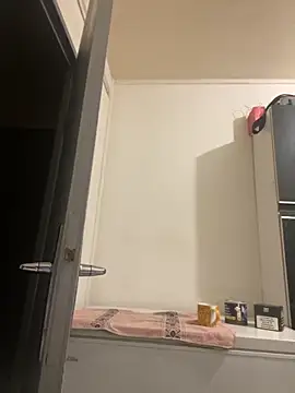 Snapshot of Hugo34bg chatting on 11.02.25 Hugo34bg online show from 11.02.25