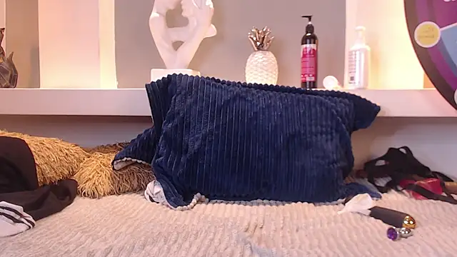 milu w4llace online show from 03.17.25