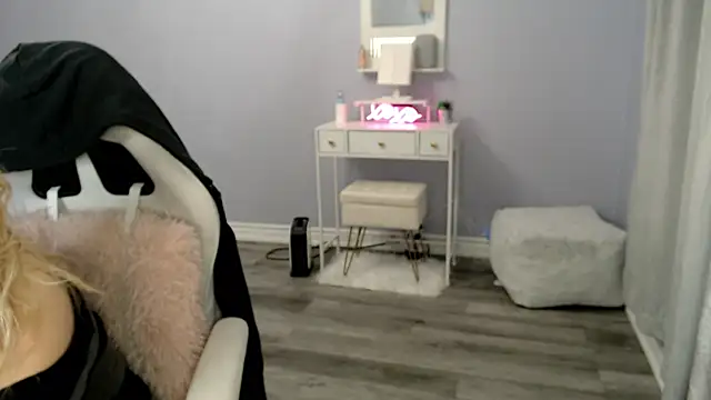 BellaStar84 online show from 12.22.25