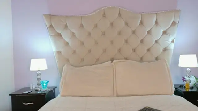 Snapshot of CarolineNasty chatting on 10.22.25 CarolineNasty online show from 10.22.25