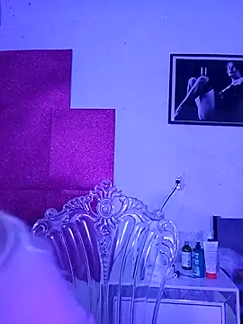 Snapshot of LoganPeny chatting on 03.15.25 LoganPeny online show from 03.15.25