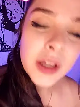 Snapshot of LoganPeny chatting on 03.20.25 LoganPeny online show from 03.20.25