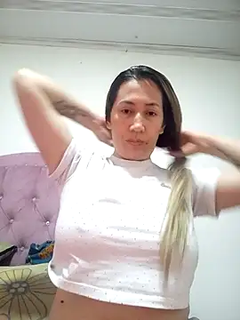 Snapshot of melany-92xxx chatting on 04.19.26 melany-92xxx online show from 04.19.26