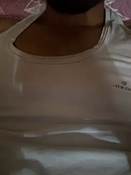 Snapshot of TallMuscularBBC chatting on 03.11.25 TallMuscularBBC online show from 03.11.25