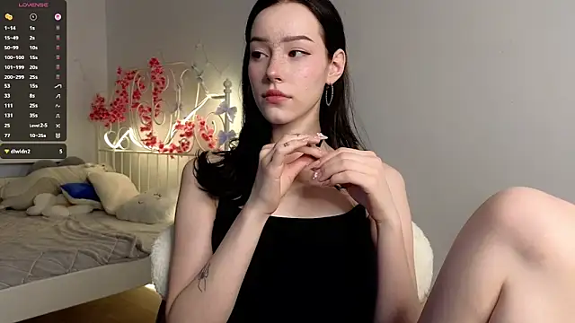 Snapshot of glamourr chatting on 02.13.26 glamourr online show from 02.13.26