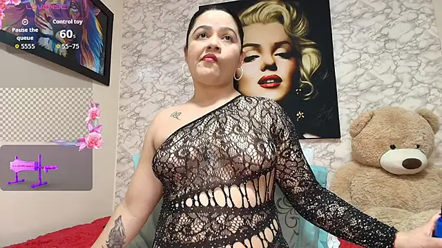 Snapshot of nataliaesmith_24 chatting on 10.20.25 nataliaesmith 24 online show from 10.20.25