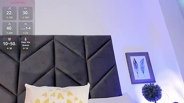 Snapshot of Kendallross28 chatting on 10.22.25 Kendallross28 online show from 10.22.25