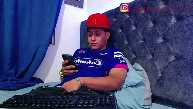 Snapshot of Stone_grey1_ chatting on 02.18.26 Stone grey1 online show from 02.18.26