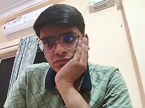 Snapshot of sutfvkii chatting on 10.10.25 sutfvkii online show from 10.10.25