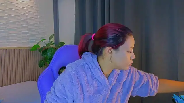 TiffanyWalk online show from 10.02.25