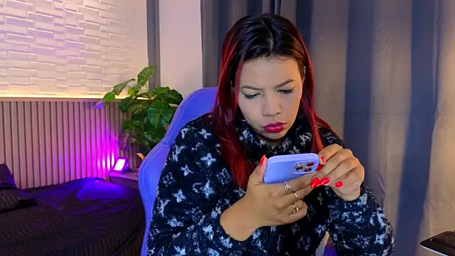 TiffanyWalk online show from 11.05.25