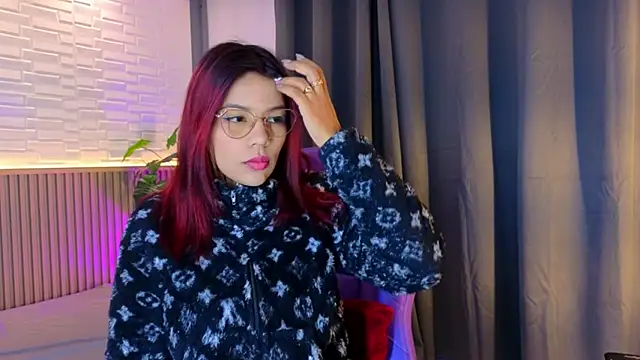 TiffanyWalk online show from 11.15.25