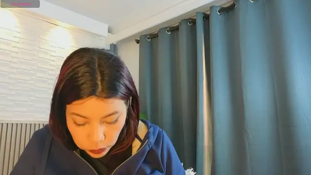 TiffanyWalk online show from 04.18.26