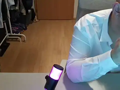 Snapshot of bigboyZ6 chatting on 11.13.25 bigboyZ6 online show from 11.13.25