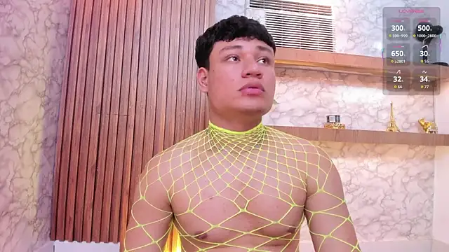 Snapshot of AndrewPeach_ chatting on 09.24.25 AndrewPeach online show from 09.24.25