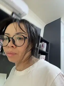 Snapshot of aa520uv chatting on 09.30.25 aa520uv online show from 09.30.25