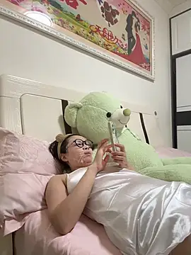 Snapshot of aa520uv chatting on 10.06.25 aa520uv online show from 10.06.25