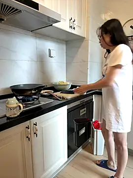 Snapshot of aa520uv chatting on 10.14.25 aa520uv online show from 10.14.25